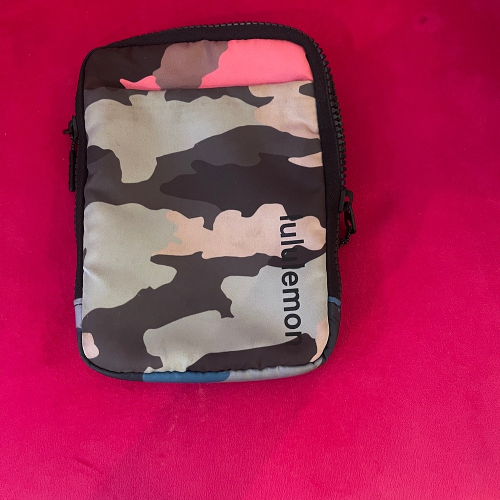 Lululemon pouch used twice